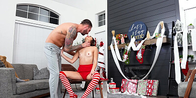19yo Aria Valencia guzzles the cock