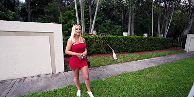 Paris Banks shows off her big tits outdoors