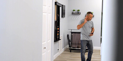 Leana Lovings is playing with her pussy