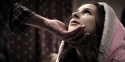 Ashley Adams is sucking the cock nexto to her sleeping mother