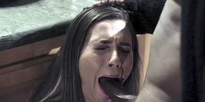 Jaye Summers is sucking the huge black cock in the kitchen