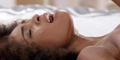 Luna Corazon got jizz on her fucked pussy