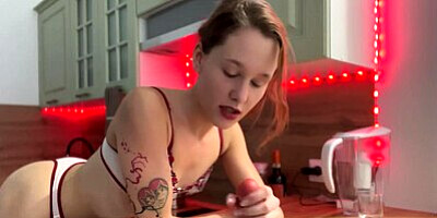 A petite whore fucks herself in all the holes *-*