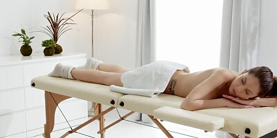 Kristof Cale gives a steamy hot massage to Rebecca Volpetti