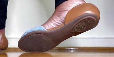 MILF Plays with Her Flats on Her Feet
