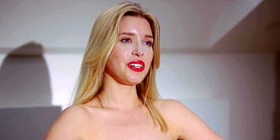 Fully naked hottie talks about stuff and players with herself