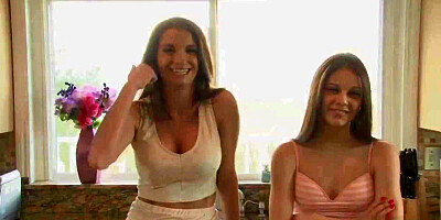Silvia Eats Step Daughter Lucy's Twat! - SexyMomma