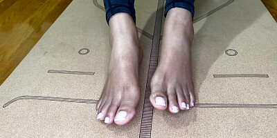 Ebony Girl Does Yoga Feet &amp, Toe Stretches