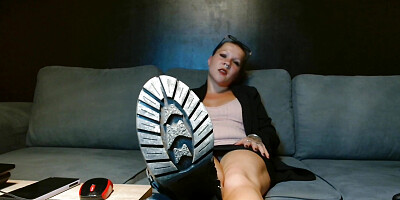 Vends-ta-culotte - Unpleased with the quality of your job, your female boss decides to use you as a stooge and sex slave