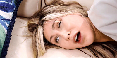 Paige Owens on her fours gets pussy penetrated