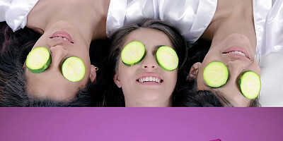 Kitty Carrera & Sofie Reyez & Gabriela Lopez In Spa Day