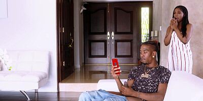 Sarah Banks caught her stepbro jerking on her pictures