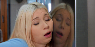Roxy Risingstar gets her pussy pounded standing