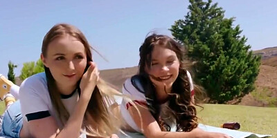 Isabella De Laa, Elizabeth T - One Girl Is Boring