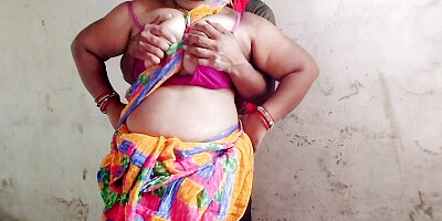 Desi aunty sex in outdoor store room