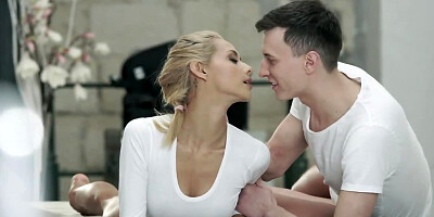 Fucking A Flexible Blonde And Cumming On Her Pussy