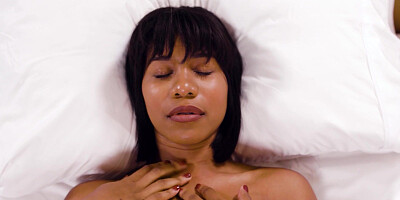Beautiful black MILF fucked herself