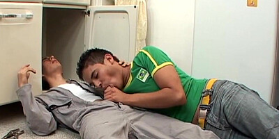 Amateur 21yo Latin plumber gets assfucked in kitchen