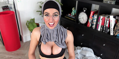 Hijabi Aaliyah Yasin is caught by her housemate and gets huge facial