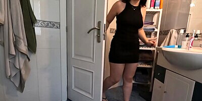 My roommate helps me and I come in her mouth