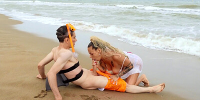Lola Emme is sucking Jordi's cock in the ocean