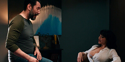 MILF drops on knees and gave a blowjob