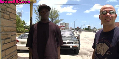 Ebony thug gets fucked in public outdoor by white top