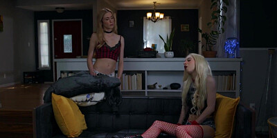 Blonde lesbian makes her roommate squirt