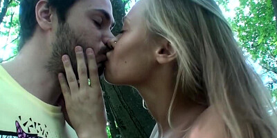 Cute teen GF gives a homemade blowjob in the woods