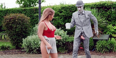 Alessandra Jane checks sexual potential of living statue outdoors