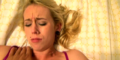 A blonde that handles a cock with her pretty mouth does a sexy video