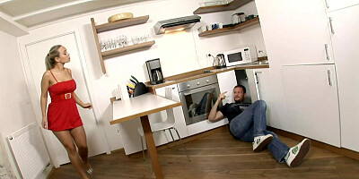 Mia Leone knows how to properly pleasure tools