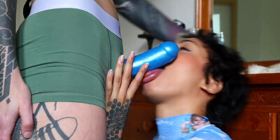 Lesbian amateur queer strapon fuck GFs pussy at home