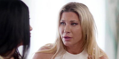 Gal Ritchie warmly invites her stepmom