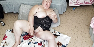 tits and pussy of a neighbor on display