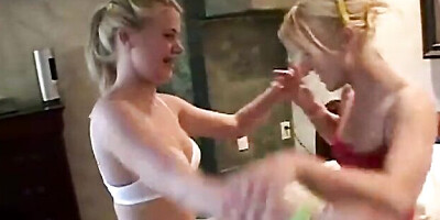 Temperament Little April's pussy video