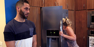 Prestyn Lee gets her pussy licked in the kitchen