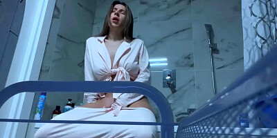 She Likes to Masturbate her Pussy in