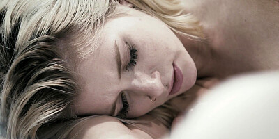 Arya Fae lying on her side got pussy railed