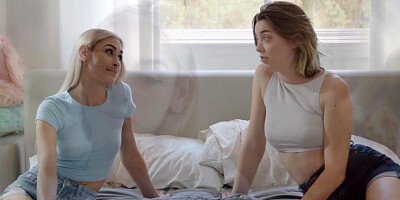 Lesbian babe making best friend squirt