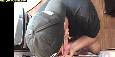 Greedy bottomed DILF sucks and gets fucked in gloryhole