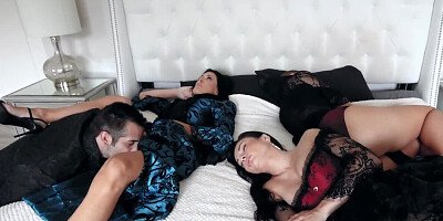 Casual screwing with one dude and three horny starlets