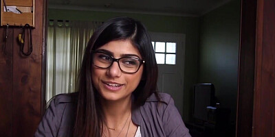 Mia Khalifa having a threesome with two black schlongs