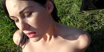 A sexy chick is outdoors and she is getting her cunt fucked