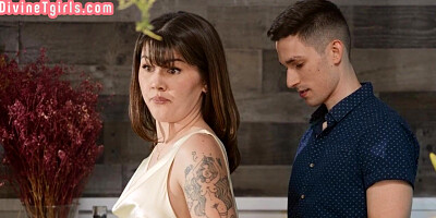 TS babe from flower shop bareback fucked in anal 3some