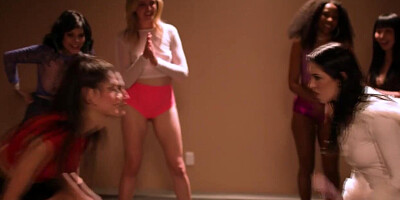 TS Zariah Aura bangs Anna De Ville in fuck club