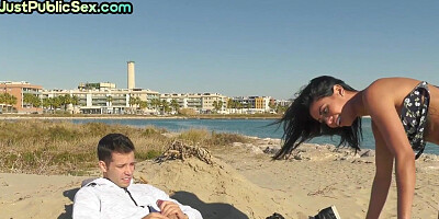 Real anal Latina fucked on public beach after casting