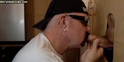 Cockhungry gloryhole DILF sucks rod in homemade BJ adventure