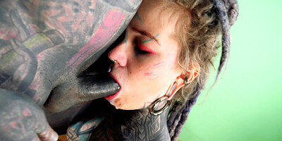 Anuskatzz on her knees is sucking the cock