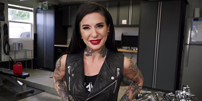 Joanna Angel is sucking the big cock in POV